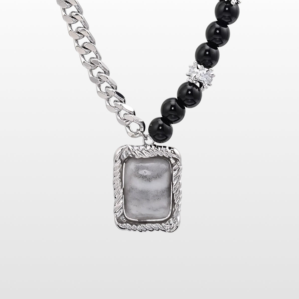 Noir Frame Necklace